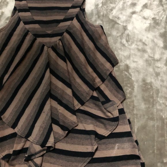 Size L Warehouse One Ruffled sleeveless top. - Picture 5 of 8